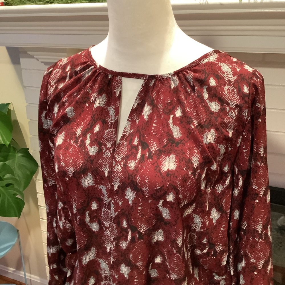 #6 NWOT West K Maroon Design Tie Front Blouse Size Smalll - Picture 4 of 7